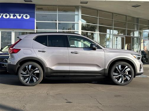 2026 Volvo XC40 B5 Ultra