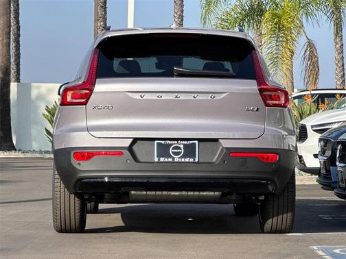 2026 Volvo XC40 B5 Ultra