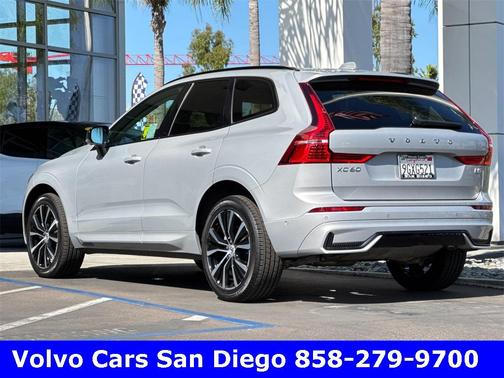 2023 Volvo XC60 B5 Plus Dark Theme