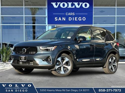 2026 Volvo XC40 Plus, B4 FWD Gas (mild hybrid), Dark