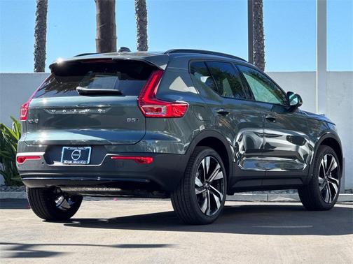 2026 Volvo XC40 B5 Ultra