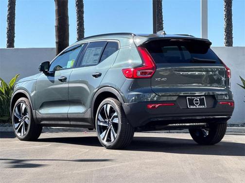 2026 Volvo XC40 B5 Ultra