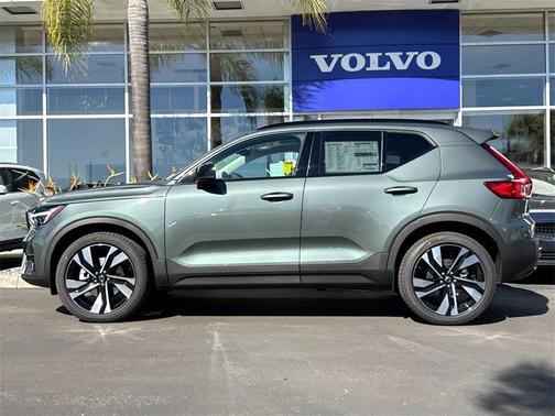 2026 Volvo XC40 B5 Ultra