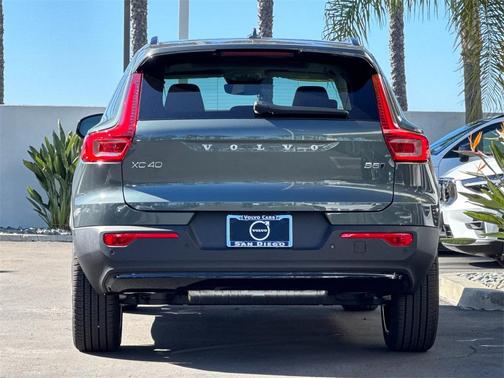 2026 Volvo XC40 B5 Ultra