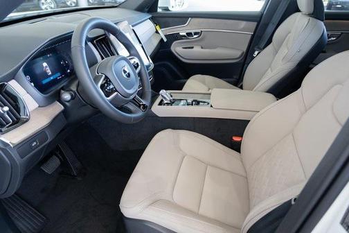 2025 Volvo XC90 B6 Core