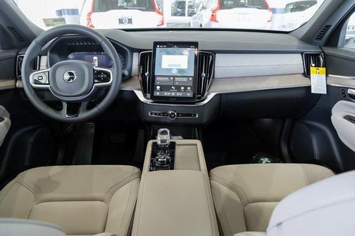 2025 Volvo XC90 B6 Core