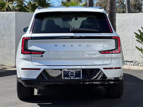 2025 Volvo EX90 Twin Motor Plus