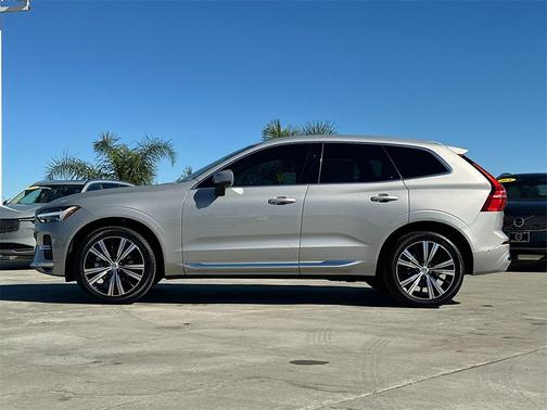 2023 Volvo XC60 B5 Plus Bright Theme