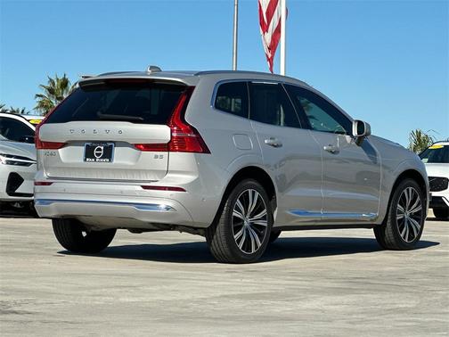 2023 Volvo XC60 B5 Plus Bright Theme