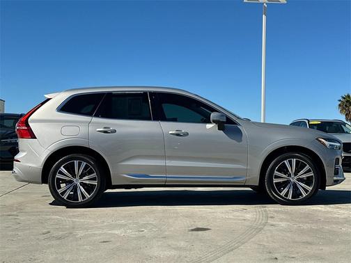 2023 Volvo XC60 B5 Plus Bright Theme