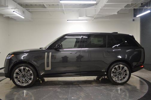 Grey 2026 Land Rover Range Rover P400 SE 7 Seat