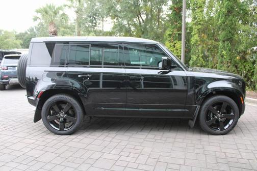 2025 Land Rover Defender 110 V8