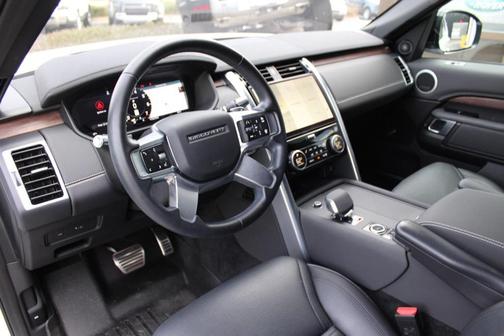 2022 Land Rover Discovery P300 S R-Dynamic