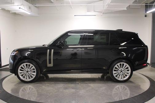 Santorini Black 2026 Land Rover Range Rover P400 SE 7 Seat