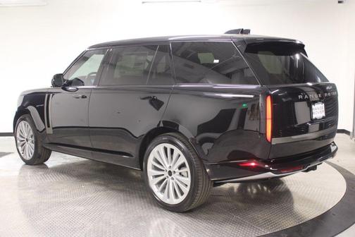 Santorini Black 2026 Land Rover Range Rover P400 SE 7 Seat