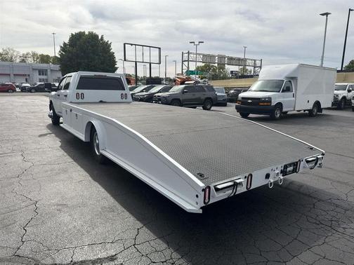 Bright White Clearcoat 2024 RAM 3500 Tradesman Crew Cab 4x2 8' Box