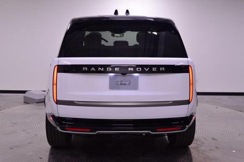 2026 Land Rover Range Rover P400 SE