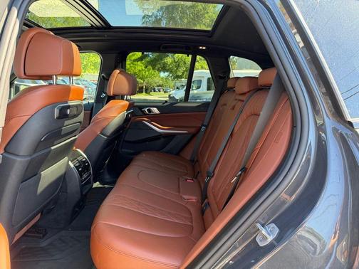 Dravit Grey Metallic 2025 BMW X5 M60i