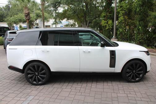 2024 Land Rover Range Rover P615 SV
