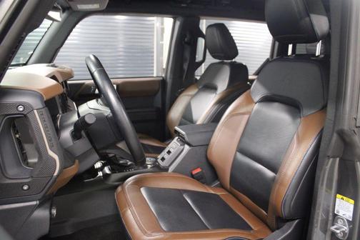 CARBONIZED GRAY METALLIC 2024 Ford Bronco Outer Banks