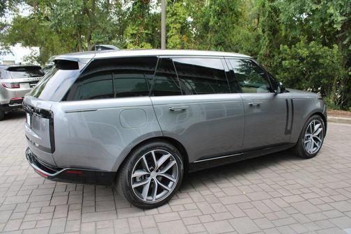 2025 Land Rover Range Rover P400 SE 7 Seat