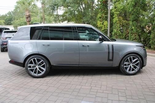 2025 Land Rover Range Rover P400 SE 7 Seat