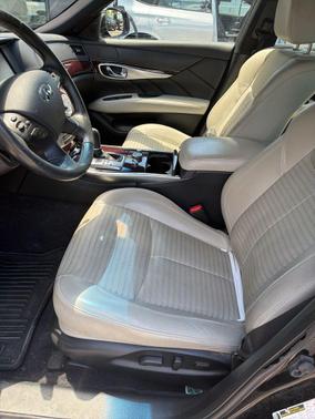 Black Obsidian 2017 INFINITI Q70 5.6