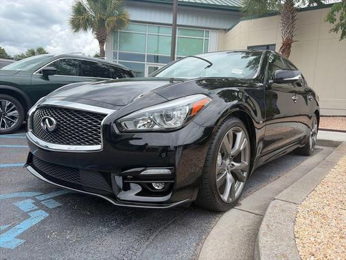 Black Obsidian 2017 INFINITI Q70 5.6