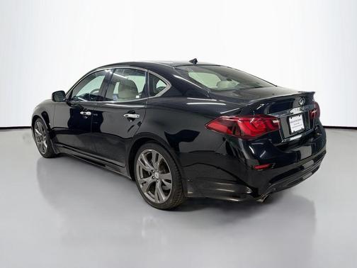 Black Obsidian 2017 INFINITI Q70 5.6