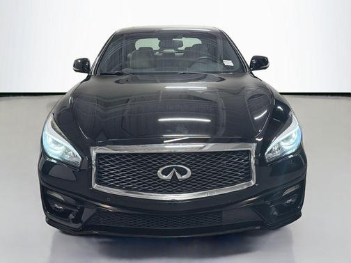 Black Obsidian 2017 INFINITI Q70 5.6