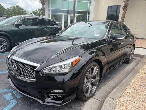 Black Obsidian 2017 INFINITI Q70 5.6