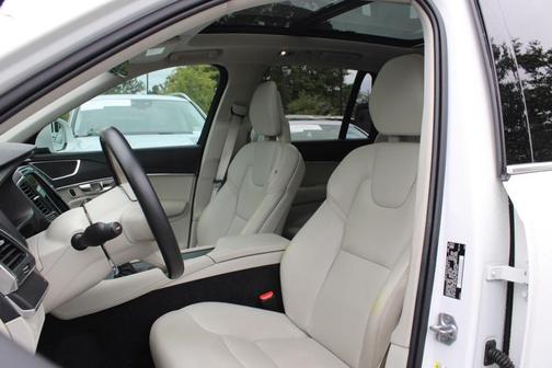 2020 Volvo XC90 T5 Momentum