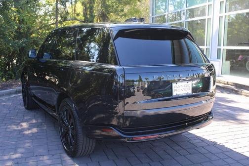 2025 Land Rover Range Rover P550e SE