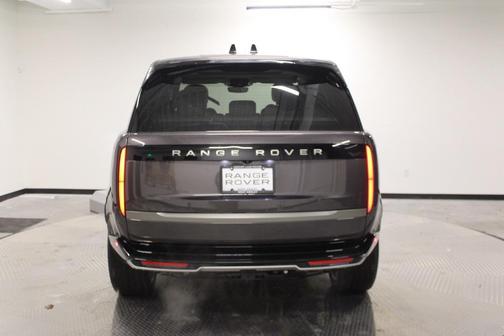 2026 Land Rover Range Rover P530 SE