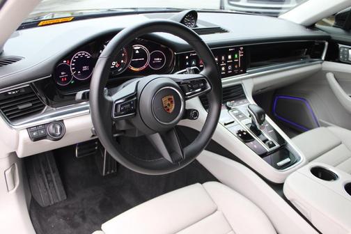 2023 Porsche Panamera 4
