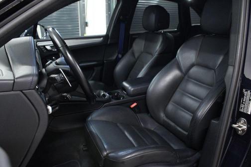 Night Blue Metallic 2022 Porsche Macan Macan
