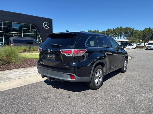 Midnight Black Metallic 2016 Toyota Highlander Limited