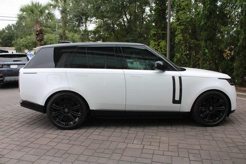 2025 Land Rover Range Rover P530 SE