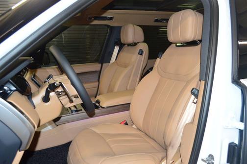 Fuji White 2026 Land Rover Range Rover P400 SE 7 Seat