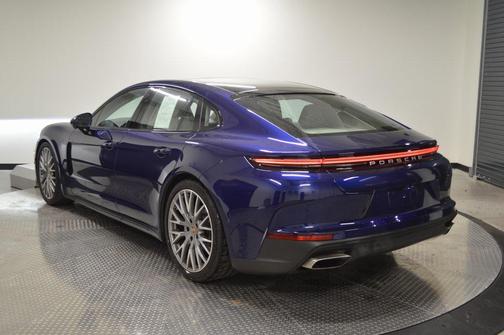 2025 Porsche Panamera 