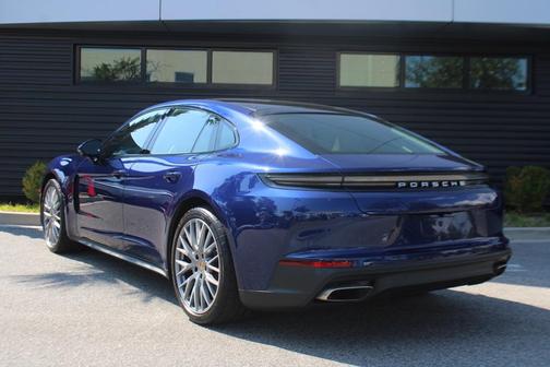 2025 Porsche Panamera 