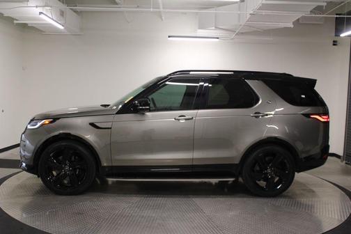 Lantau Bronze Metallic 2025 Land Rover Discovery P360 Metropolitan Edition