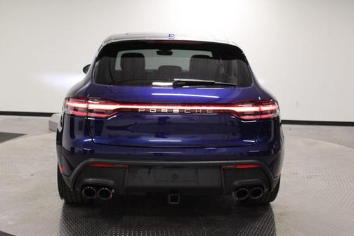 Gentian Blue Metallic 2026 Porsche Macan Macan