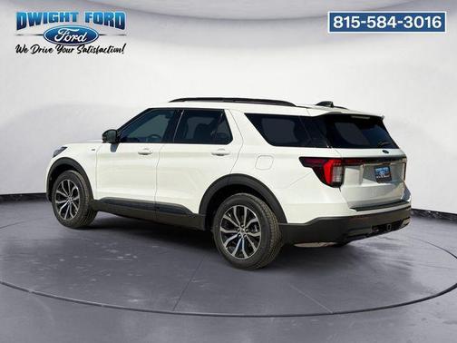 Star White Metallic Tri-Coat 2026 Ford Explorer ST-Line