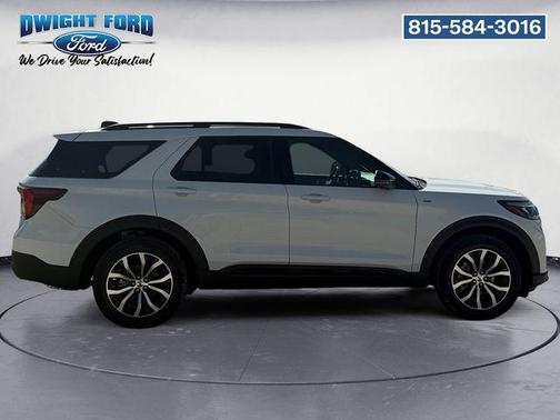 Star White Metallic Tri-Coat 2026 Ford Explorer ST-Line