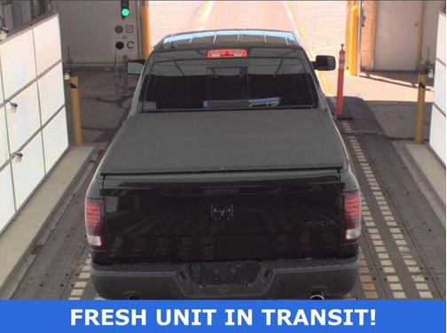 Diamond Black Crystal Pearlcoat 2020 RAM 1500 Classic SLT