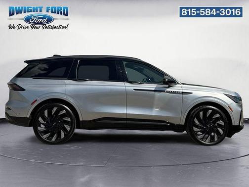 Silver Radiance Metallic Clearcoat 2024 Lincoln Nautilus Reserve