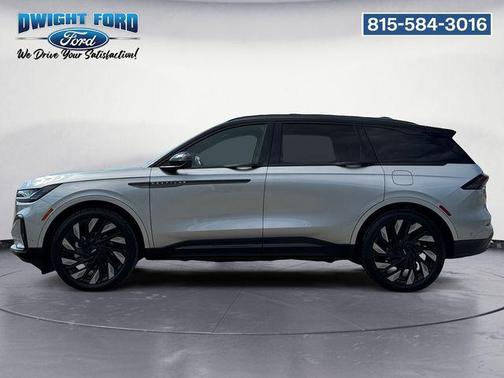 Silver Radiance Metallic Clearcoat 2024 Lincoln Nautilus Reserve