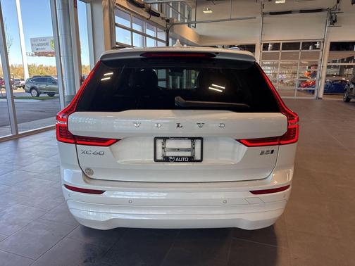 2022 Volvo XC60 B5 Momentum
