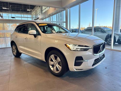 2022 Volvo XC60 B5 Momentum